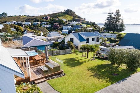 Photo of property in 15 Du Fresne Place, Russell, 0202