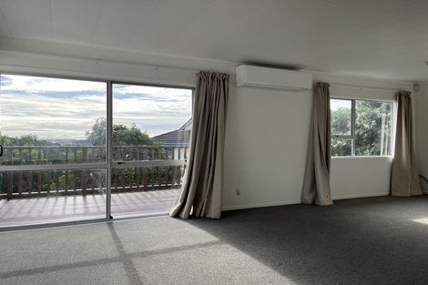 Photo of property in 20 Santiago Crescent, Unsworth Heights, Auckland, 0632