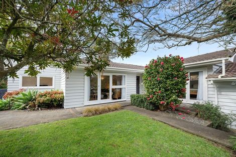 Photo of property in 18 Booralee Avenue, Botany Downs, Auckland, 2010