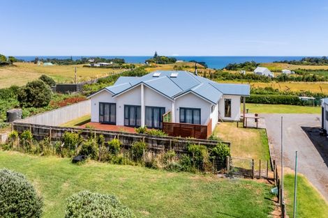 Photo of property in 630 South Road, Omata, New Plymouth, 4374