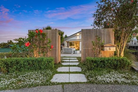 Photo of property in 5 Chevron Place, Castor Bay, Auckland, 0620