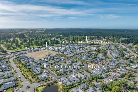 Photo of property in 6 Lakebridge Place, Parklands, Christchurch, 8083