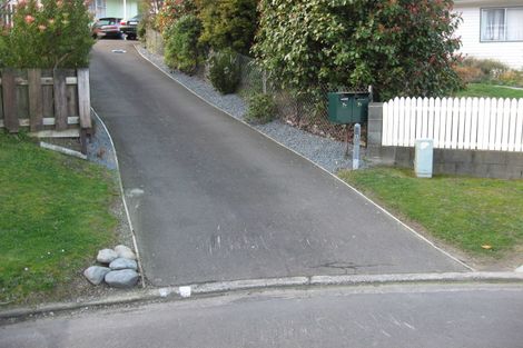 Photo of property in 7b Lincoln Grove, Wainuiomata, Lower Hutt, 5014