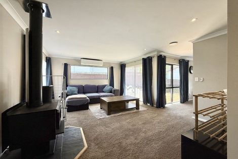 Photo of property in 2 Opurere Grove, Tirohanga, Lower Hutt, 5010