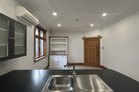 Photo of property in 15 Rolleston Street, Mount Cook, Wellington, 6021