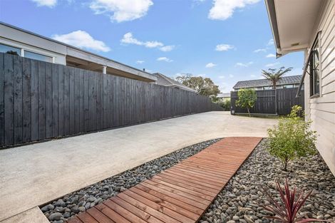Photo of property in 33a Gill Avenue, Te Atatu Peninsula, Auckland, 0610