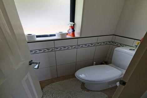 Photo of property in 140 Glanmire Road, Newlands, Wellington, 6037