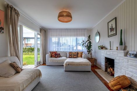 Photo of property in 79 Farquhar Road, Glendene, Auckland, 0602