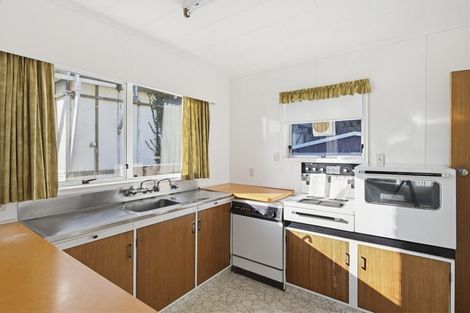 Photo of property in 5 Marine Parade, Paraparaumu Beach, Paraparaumu, 5032