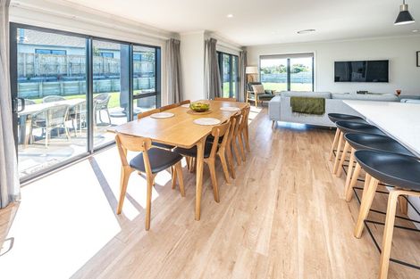 Photo of property in 25 Tirimoana Place, Otamatea, Whanganui, 4501