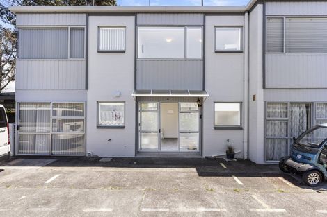 Photo of property in 2/25 Inverness Road, Browns Bay, Auckland, 0630