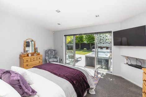 Photo of property in 2 Hemingway Place, Spencerville, Christchurch, 8083