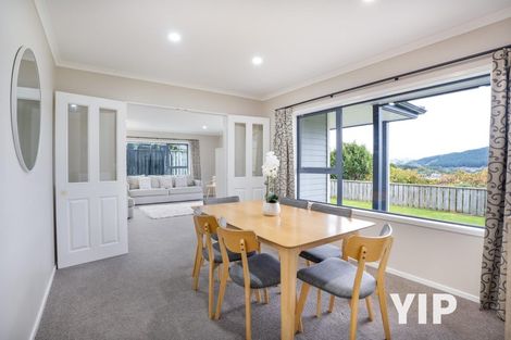 Photo of property in 140 Woodman Drive, Tawa, Wellington, 5028