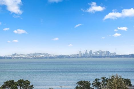 Photo of property in 1/5 Zita Avenue, Matakatia, Whangaparaoa, 0930
