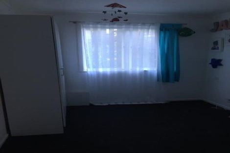 Photo of property in 32 Peter Terrace, Castor Bay, Auckland, 0620