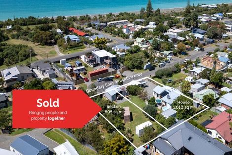 Photo of property in 21 Grove Road, Haumoana, 4102