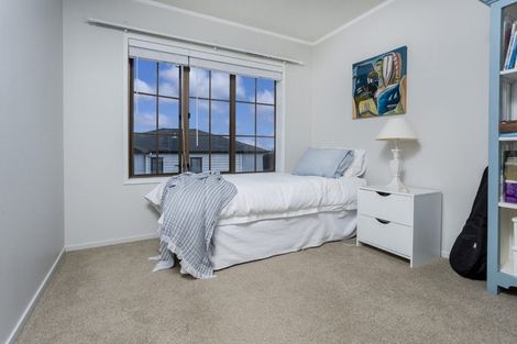 Photo of property in 2/5 Serrata Place, Browns Bay, Auckland, 0630