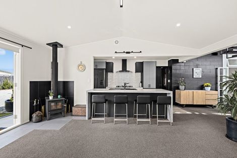 Photo of property in 4a Riverside Drive, Point Wells, 0986