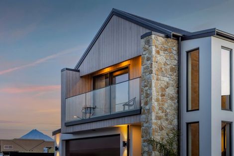 Photo of property in 10 Eliot Street, New Plymouth, 4310