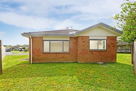 Photo of property in 17 Liddesdale Place, Papakura, 2110