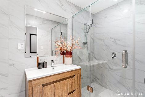 Photo of property in 26-28 Pomaria Road, Henderson, Auckland, 0610