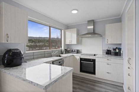 Photo of property in 15a Kereru Bend, Tawa, Wellington, 5028