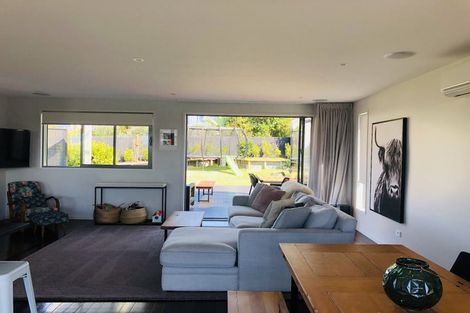Photo of property in 560 Beach Road, Rothesay Bay, Auckland, 0630