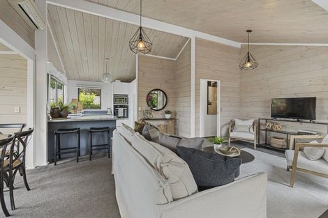 Photo of property in 6 Honnor Place, Hurdon, New Plymouth, 4310