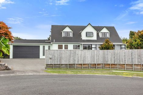 Photo of property in 14 Winstone Place, Highlands Park, New Plymouth, 4312
