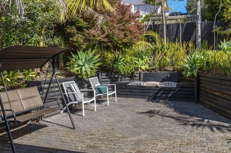 Photo of property in 9 Berne Place, Birkenhead, Auckland, 0626