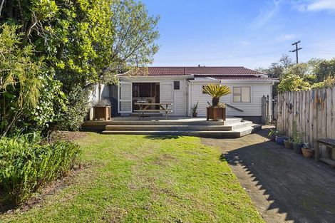 Photo of property in 1 Queens Road, Glen Avon, New Plymouth, 4312