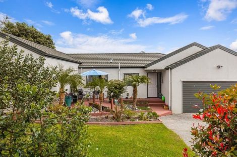 Photo of property in 52 Hewlett Road, Massey, Auckland, 0614