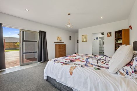 Photo of property in 22 Mercade Close, Stratford, 4332