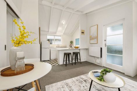 Photo of property in 24/125 Queens Drive, Lyall Bay, Wellington, 6022