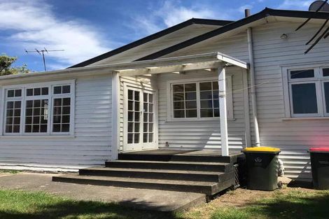 Photo of property in 56 Mckenzie Road, Mangere Bridge, Auckland, 2022