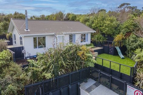 Photo of property in 13 Wakely Road, Newlands, Wellington, 6037