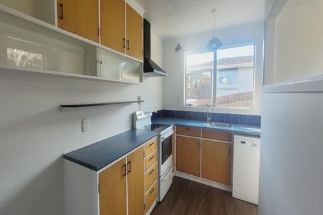 Photo of property in 114 Gloaming Hill, Titahi Bay, Porirua, 5022