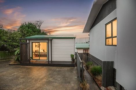Photo of property in 18 Riserra Drive, Ranui, Auckland, 0612