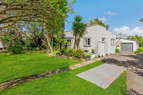 Photo of property in 6 Racecourse Road, Waiuku, 2123