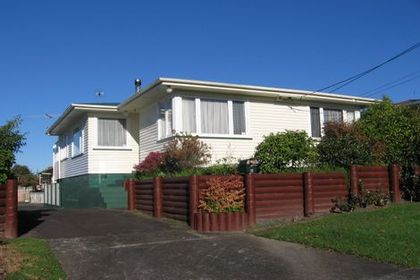 Photo of property in 20 Bridge Avenue, Te Atatu South, Auckland, 0610