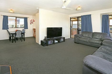 Photo of property in 1 Marlene Avenue, Te Atatu South, Auckland, 0610