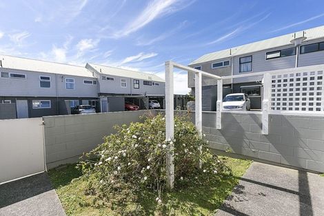 Photo of property in 17/4u Dr Taylor Terrace, Johnsonville, Wellington, 6037