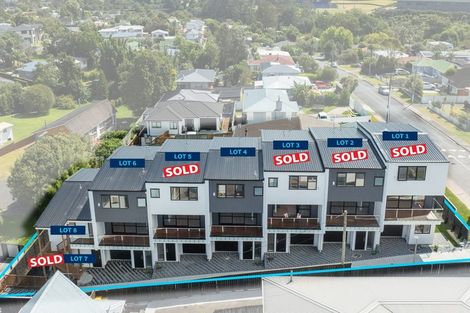 Photo of property in 2/18 Sylvan Crescent, Te Atatu South, Auckland, 0610