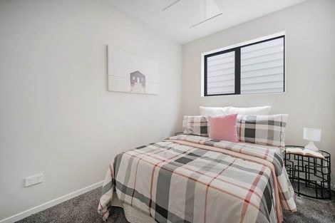 Photo of property in 15 Riverview Road, New Lynn, Auckland, 0600