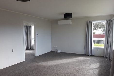 Photo of property in 15 Kemble Close, Mangere, Auckland, 2022
