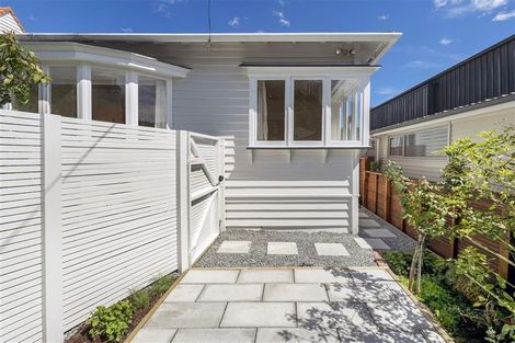 Photo of property in 10 Rimu Road, Kelburn, Wellington, 6012