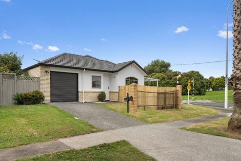 Photo of property in 1 Ashmere Lane, Weymouth, Auckland, 2103
