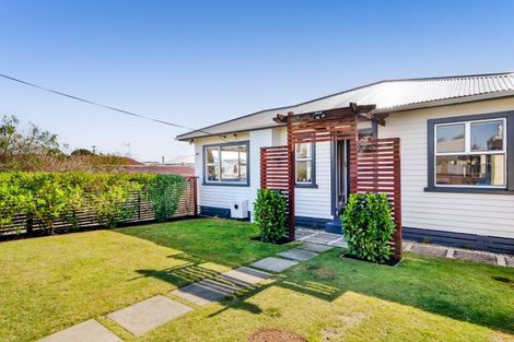 Photo of property in 7 Saxton Road, Upper Vogeltown, New Plymouth, 4310
