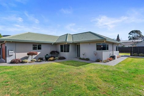 Photo of property in 14 Capricorn Place, Kawaha Point, Rotorua, 3010