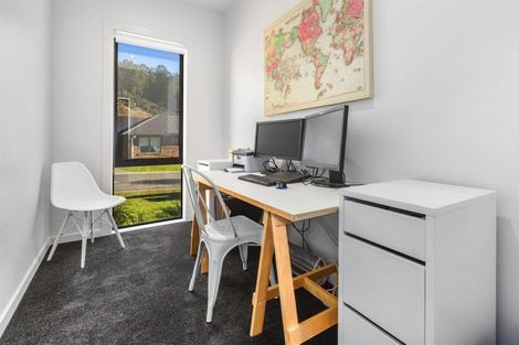 Photo of property in 5 Hull Place, Whitby, Porirua, 5024